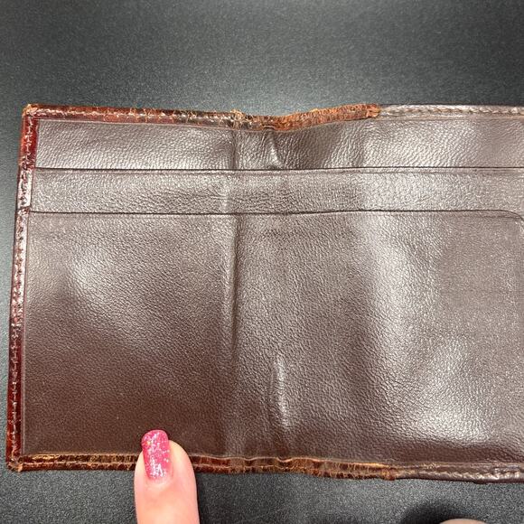 Vintage Brown Leather Bifold Wallet with Coin Purse Section with Gold Accents - Picture 5 of 9